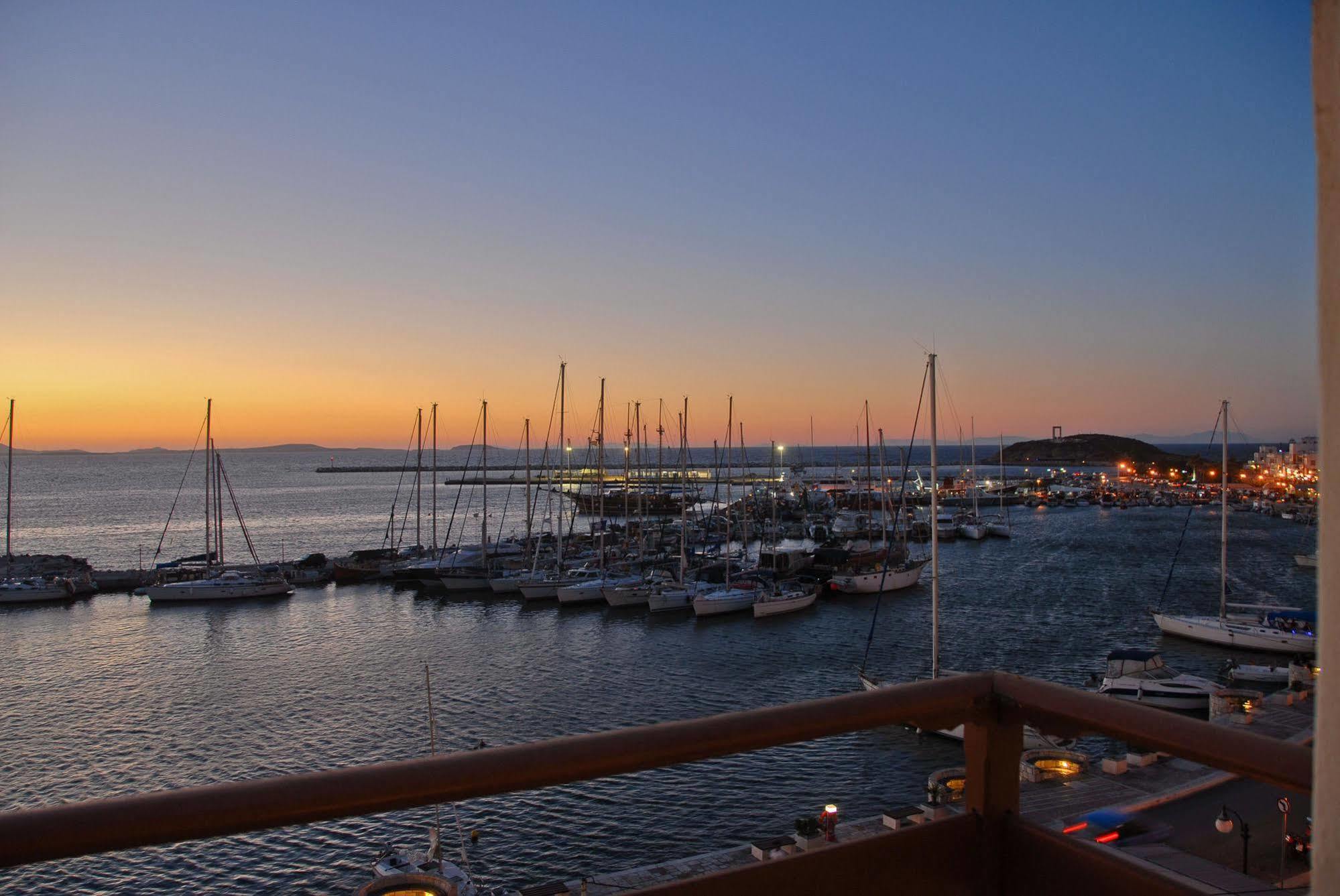 Hotel Coronis Naxos City Екстериор снимка